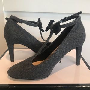 Nine West Hollison T-Strap Bow Pumps Dk Gray 7.5 M